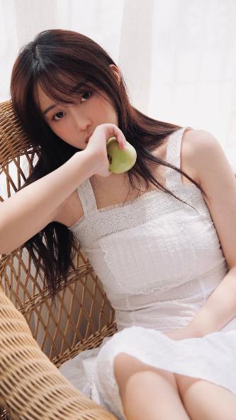 年轻女孩的秘密：亲情与爱的界限？18岁少女的困惑与成长！